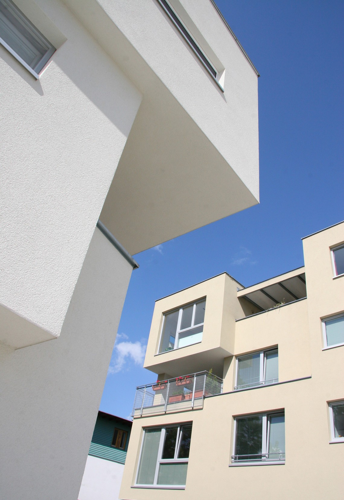 Wohnanlage&#x20;Auer-Welsbachstra&#x00DF;e&#x20;in&#x20;Wien&#x20;-&#x20;Detail&#x20;Geb&#x00E4;udezusammenspiel