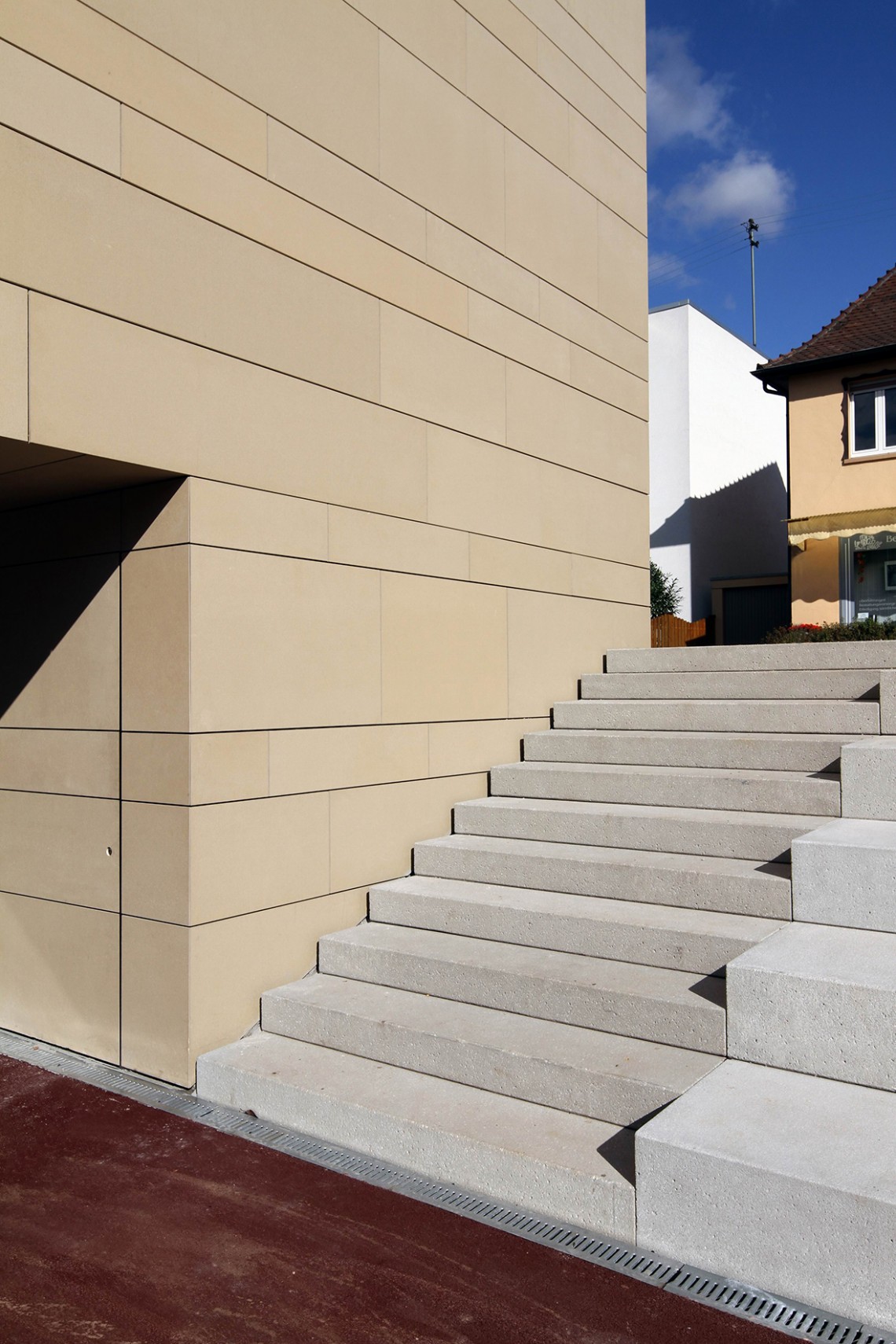 Michael&#x20;Grzimek&#x20;Sporthalle&#x20;in&#x20;Frankfurt&#x20;-&#x20;Detail&#x20;Treppe&#x20;und&#x20;Sitzstufen