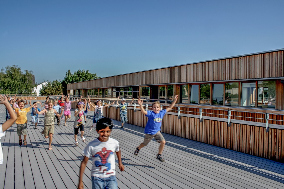 Michael&#x20;Grzimek&#x20;Schule&#x20;in&#x20;Frankfurt&#x20;-&#x20;Foto&#x20;Terrasse