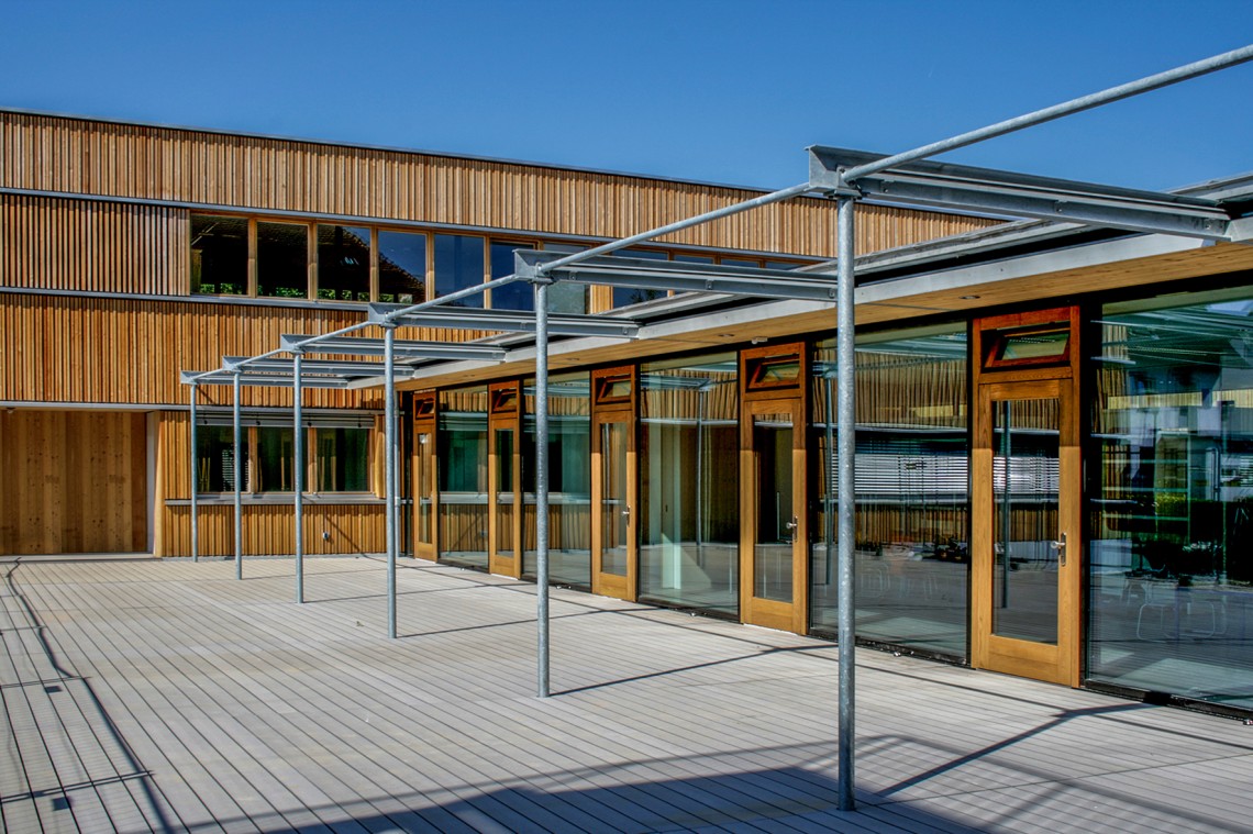 Michael&#x20;Grzimek&#x20;Schule&#x20;in&#x20;Frankfurt&#x20;-&#x20;Foto&#x20;Terrasse