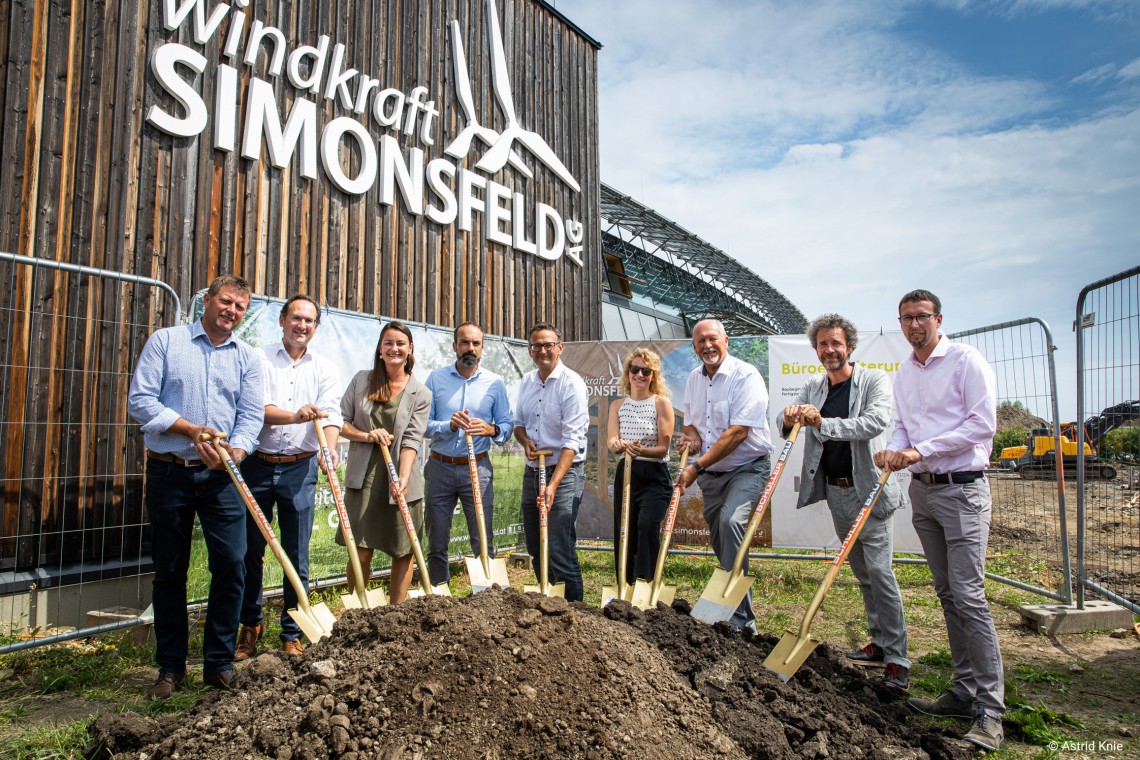 Juri&#x20;Troy&#x20;Windkraft&#x20;Simonsfeld&#x20;B&#x00FC;roerweiterung