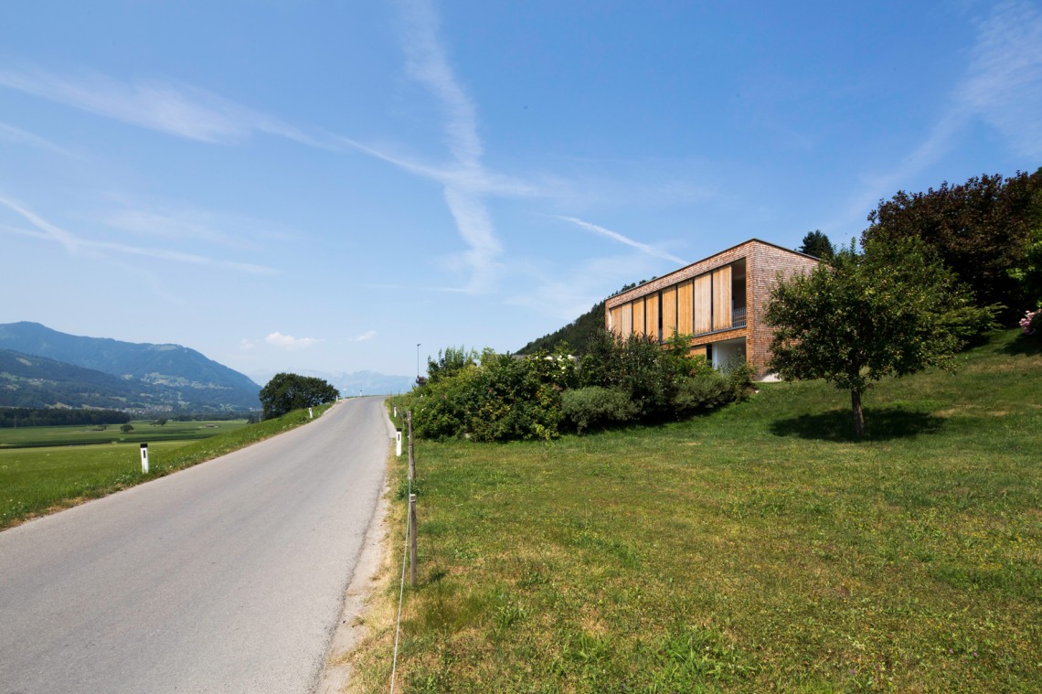 Haus&#x20;S&#x20;in&#x20;Schlins&#x20;-&#x20;Foto&#x20;Ansicht&#x20;Stra&#x00DF;e