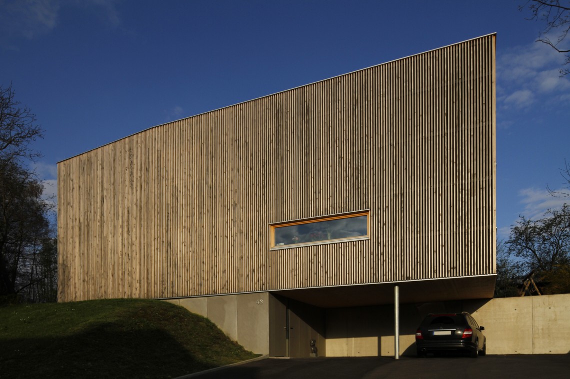 Einfamilienhaus&#x20;J-T&#x20;in&#x20;H&#x00F6;rbranz&#x20;-&#x20;Foto&#x20;Ansicht&#x20;Fassade&#x20;Vorderseite